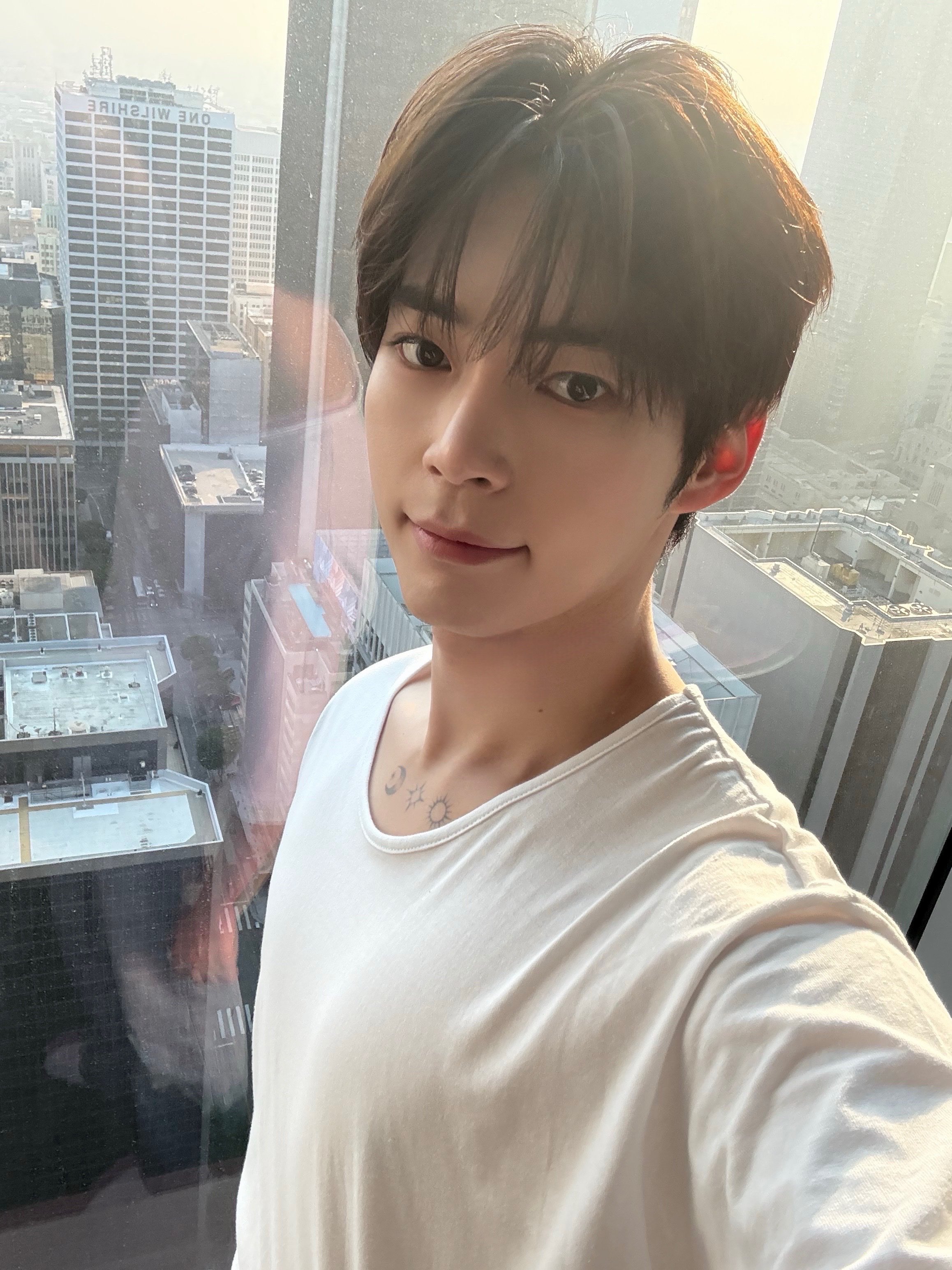 [잡담] 성한빈 방금 셀카보내줬는데 ㄹㅇ 미쳤 | 인스티즈