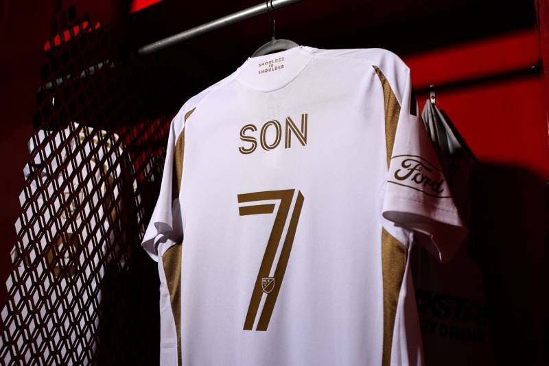[잡담] [OnAir] 9:30 시카고파이어전 (LAFC 이적 첫 경기) | 인스티즈