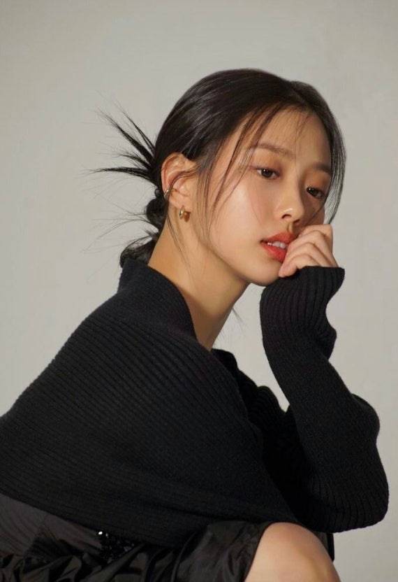 [잡담] 머리묶고 옆머리 이렇게 내는사람들 안불편해? | 인스티즈