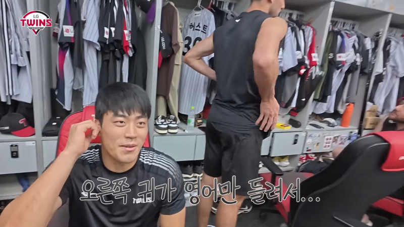 [잡담] 왼쪽 귀라고 해야하는거 아니에여..? | 인스티즈