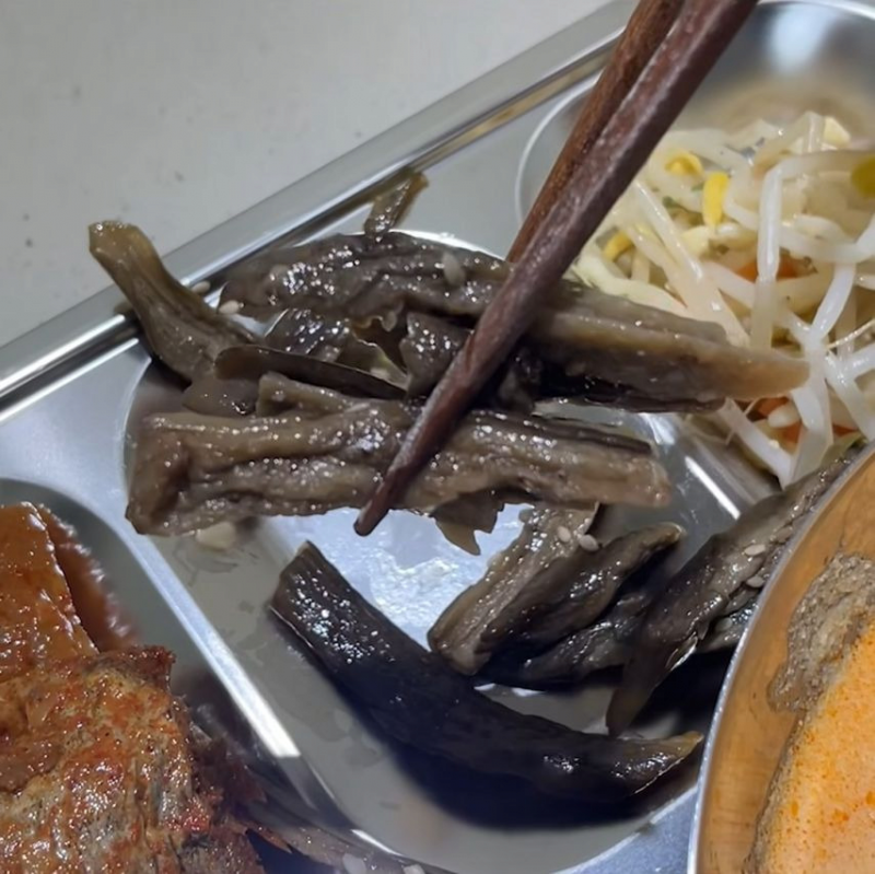 [잡담] 진짜 개맛없어보이는 밥경찰 급식 모습 | 인스티즈