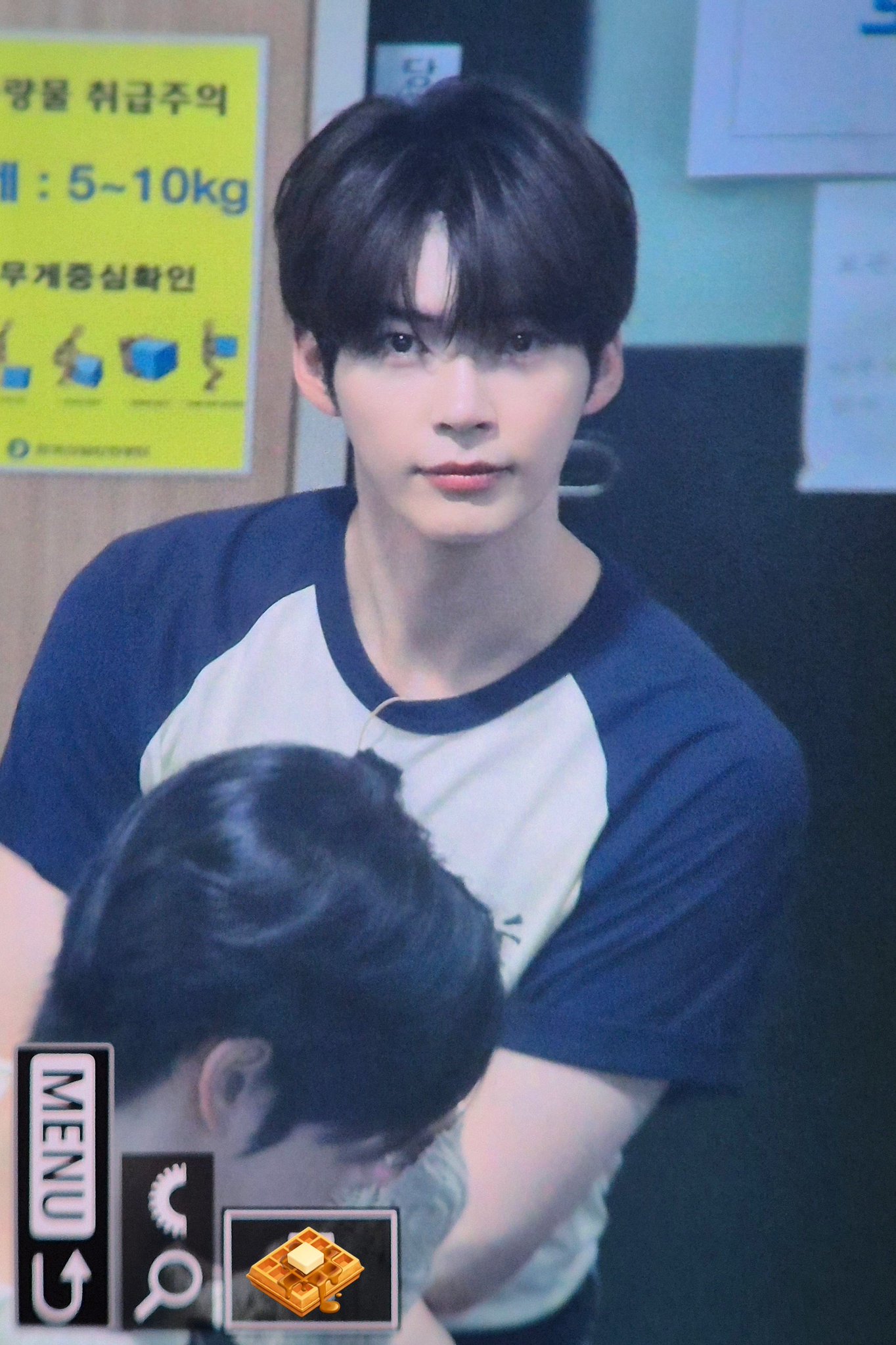 [잡담] 성한빈 어깨 ㄹㅇ 이쁜듯 | 인스티즈