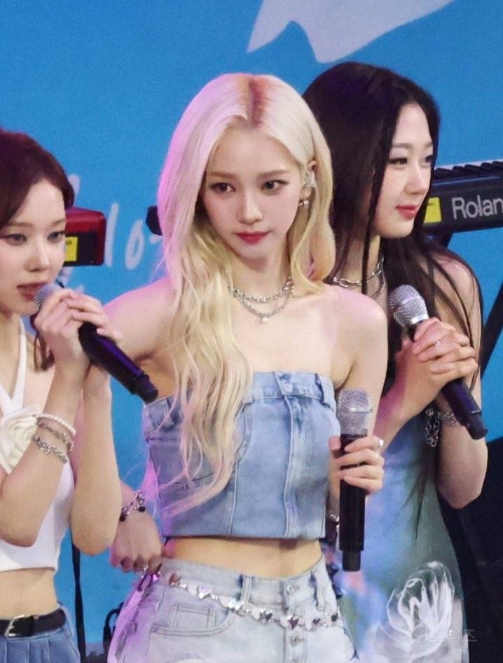 보면 볼수록 금발이 잘어울리는 에스파 카리나 | 인스티즈
