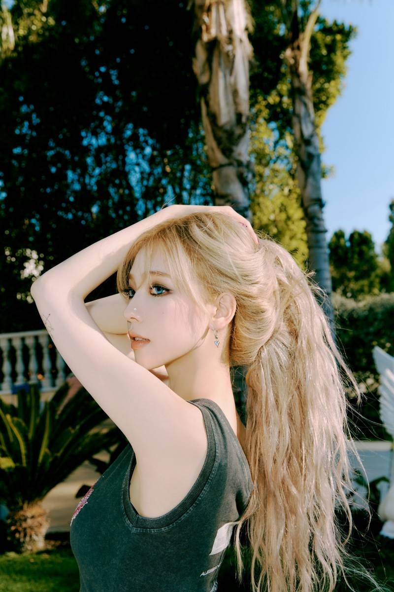 보면 볼수록 금발이 잘어울리는 에스파 카리나 | 인스티즈
