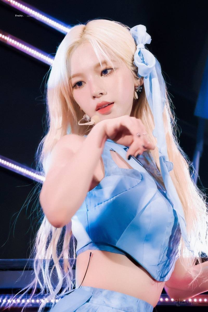 보면 볼수록 금발이 잘어울리는 에스파 카리나 | 인스티즈