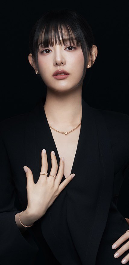 배우 김지원 스톤헨지 25년 가을 컬렉션 화보.jpg | 인스티즈