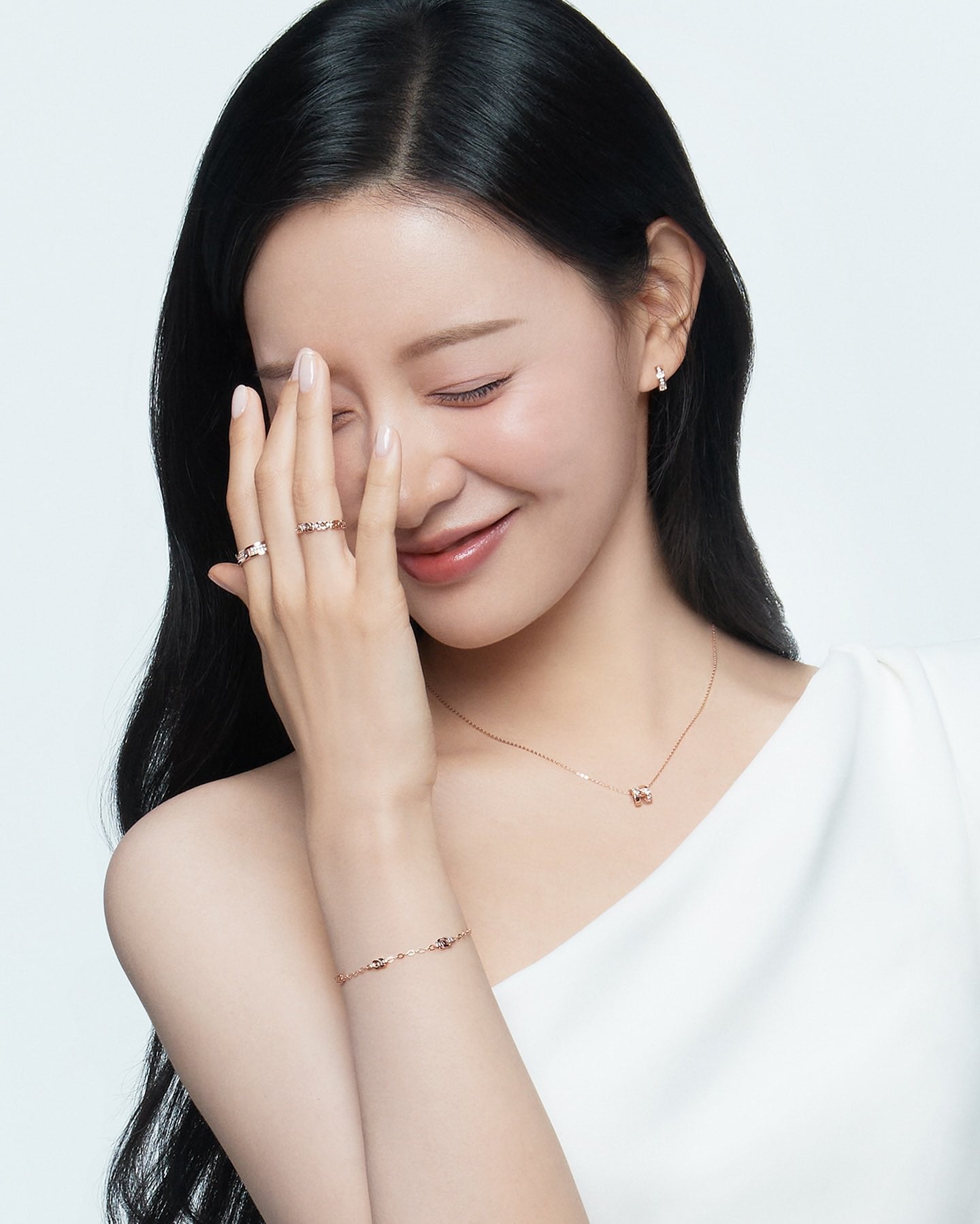 배우 김지원 스톤헨지 25년 가을 컬렉션 화보.jpg | 인스티즈