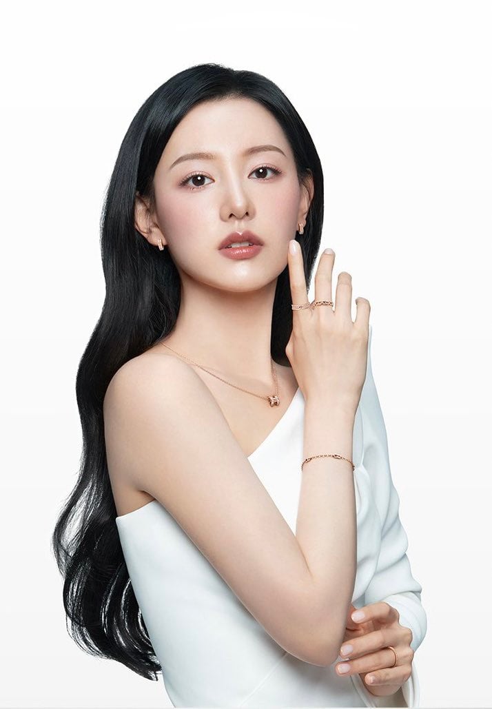 배우 김지원 스톤헨지 25년 가을 컬렉션 화보.jpg | 인스티즈