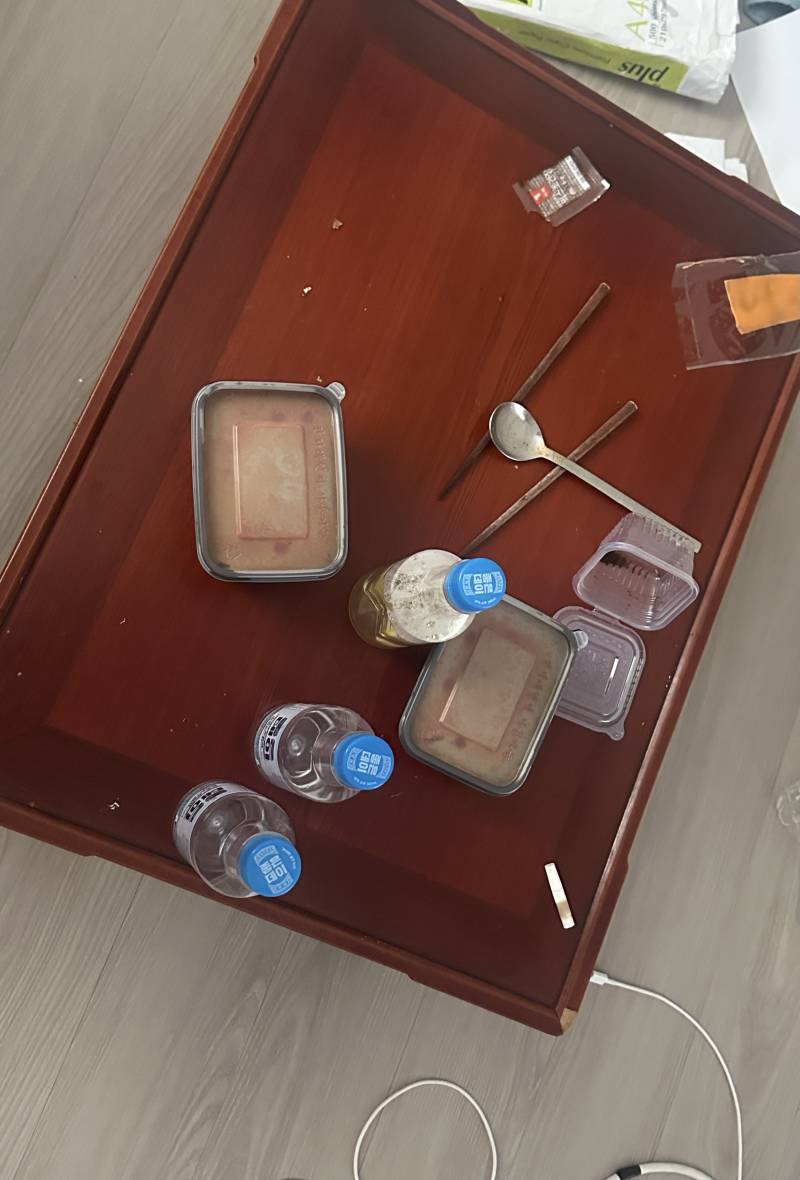[잡담] 친구집 놀러왔는데 방 상태가 이래 ㅁㅣ친거 아니야? | 인스티즈