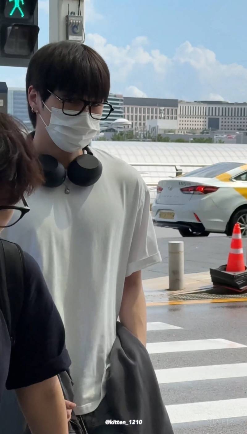 오늘자 출국하는 강다니엘 | 인스티즈
