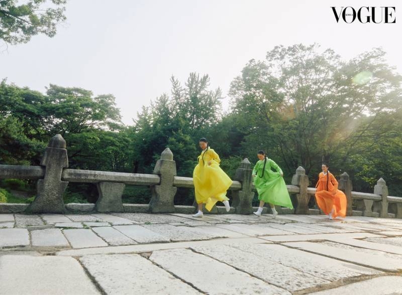 광복 80주년🇰🇷 서대문형무소역사관, 청계천, 장충단공원, 탑골공원에서 찍은 <보그> 한복 화보 | 인스티즈
