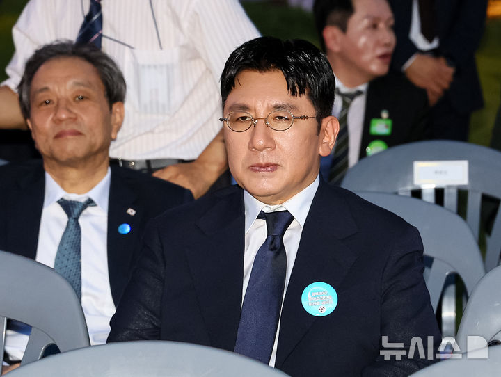 [정보/소식] 국민임명식 참석한 방시혁 하이브 의장 | 인스티즈