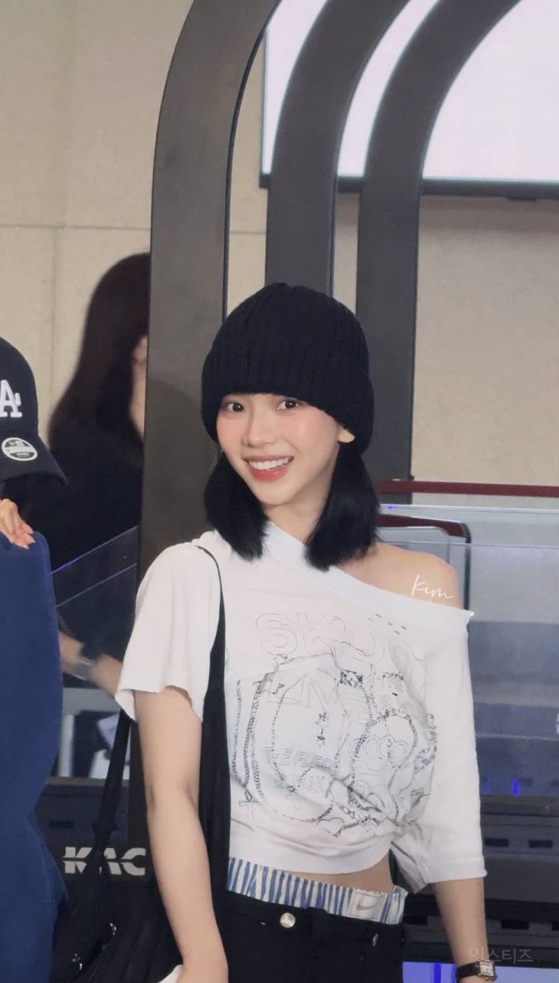 오늘 일본 출국한 카리나&윈터 폰카짤.jpg | 인스티즈