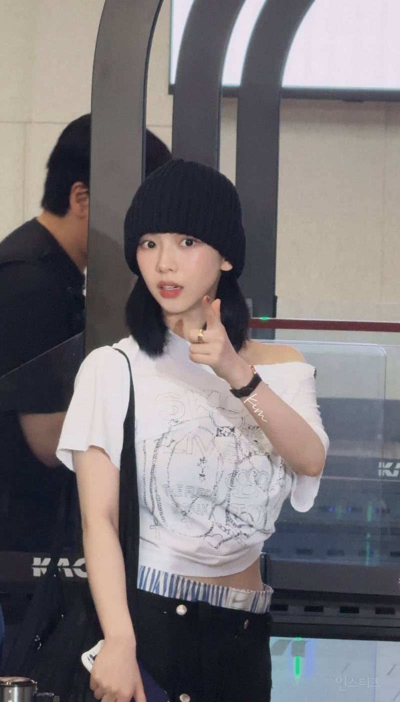 오늘 일본 출국한 카리나&윈터 폰카짤.jpg | 인스티즈