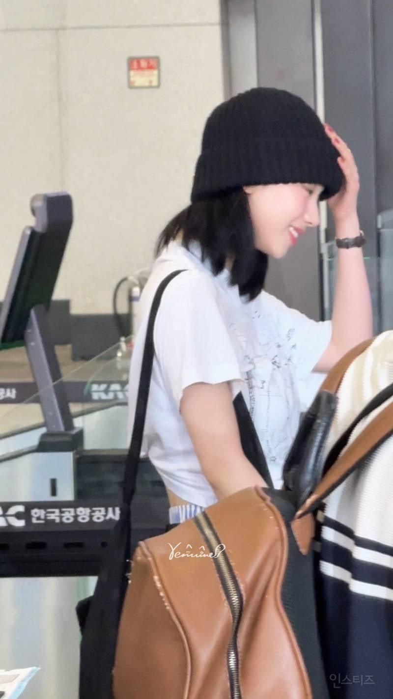 오늘 일본 출국한 카리나&윈터 폰카짤.jpg | 인스티즈
