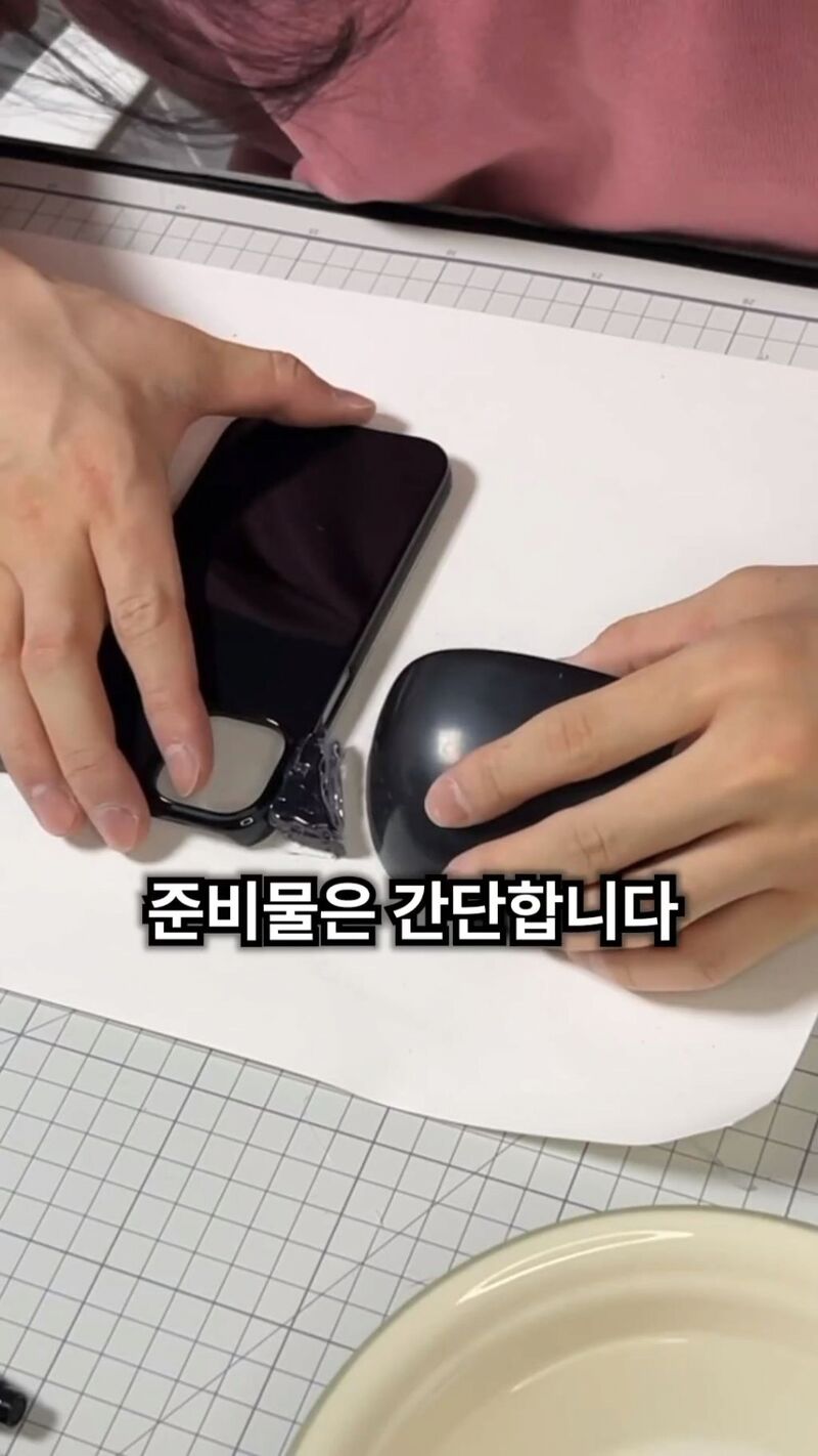 지하철에서 옆사람이 자꾸 내 폰을 슬쩍 보는 거 같음.jpg | 인스티즈