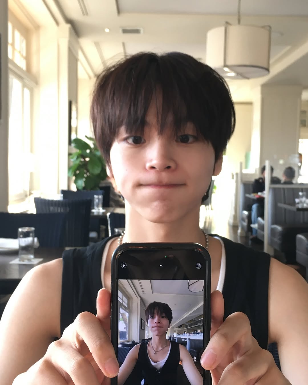 친구랑 사진 찍을 때 참고하기 좋은 남돌 인스타.jpg | 인스티즈