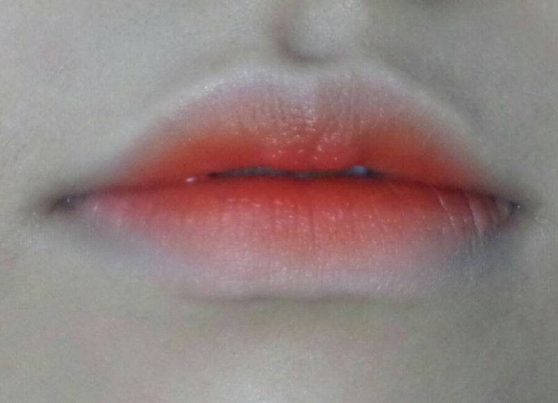 [잡담] 나 어릴때 틴트 이렇게 바르고다니는애들 많았음 | 인스티즈