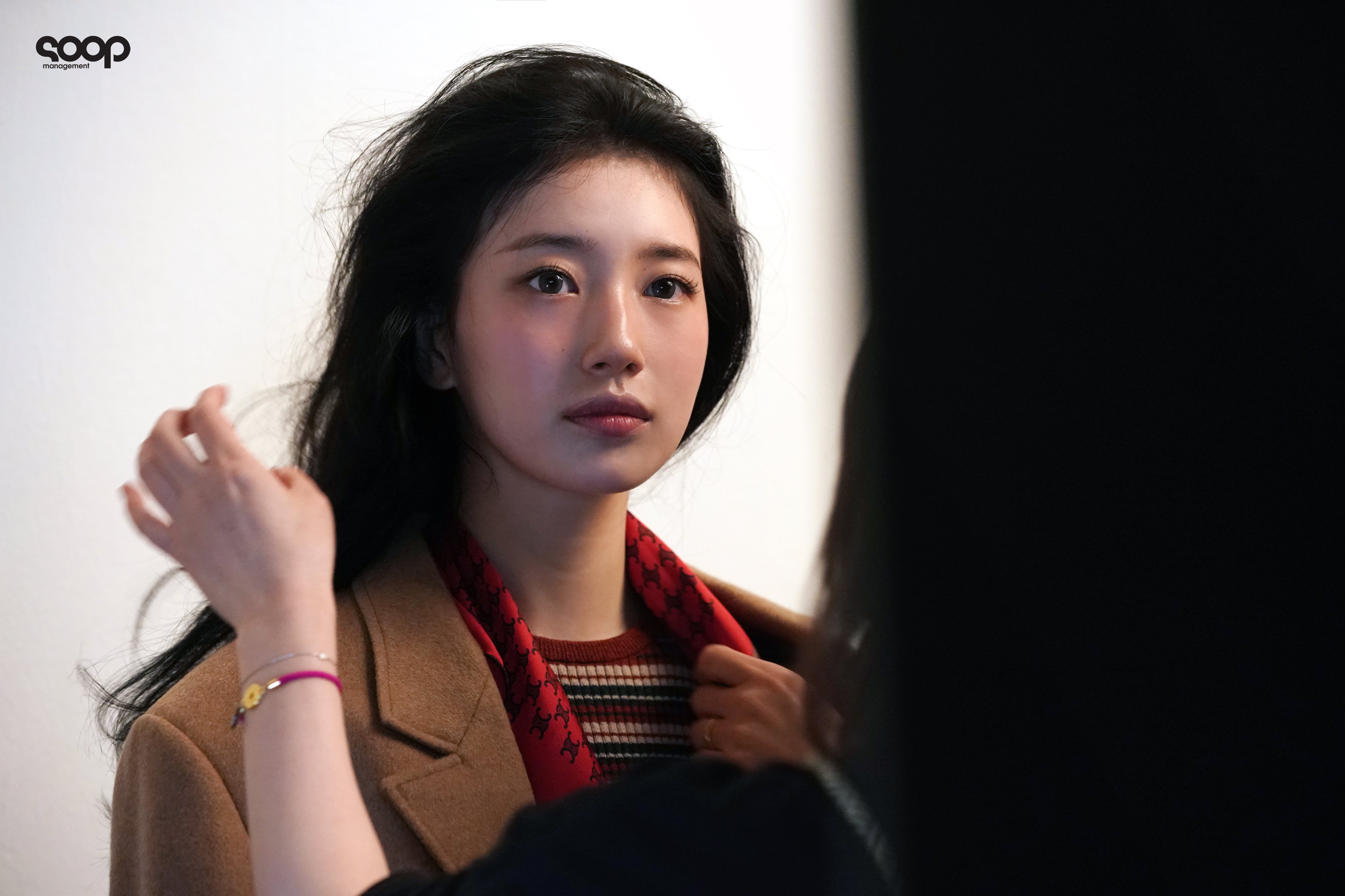 수지 셀린느 광고 비하인드 사진jpg | 인스티즈