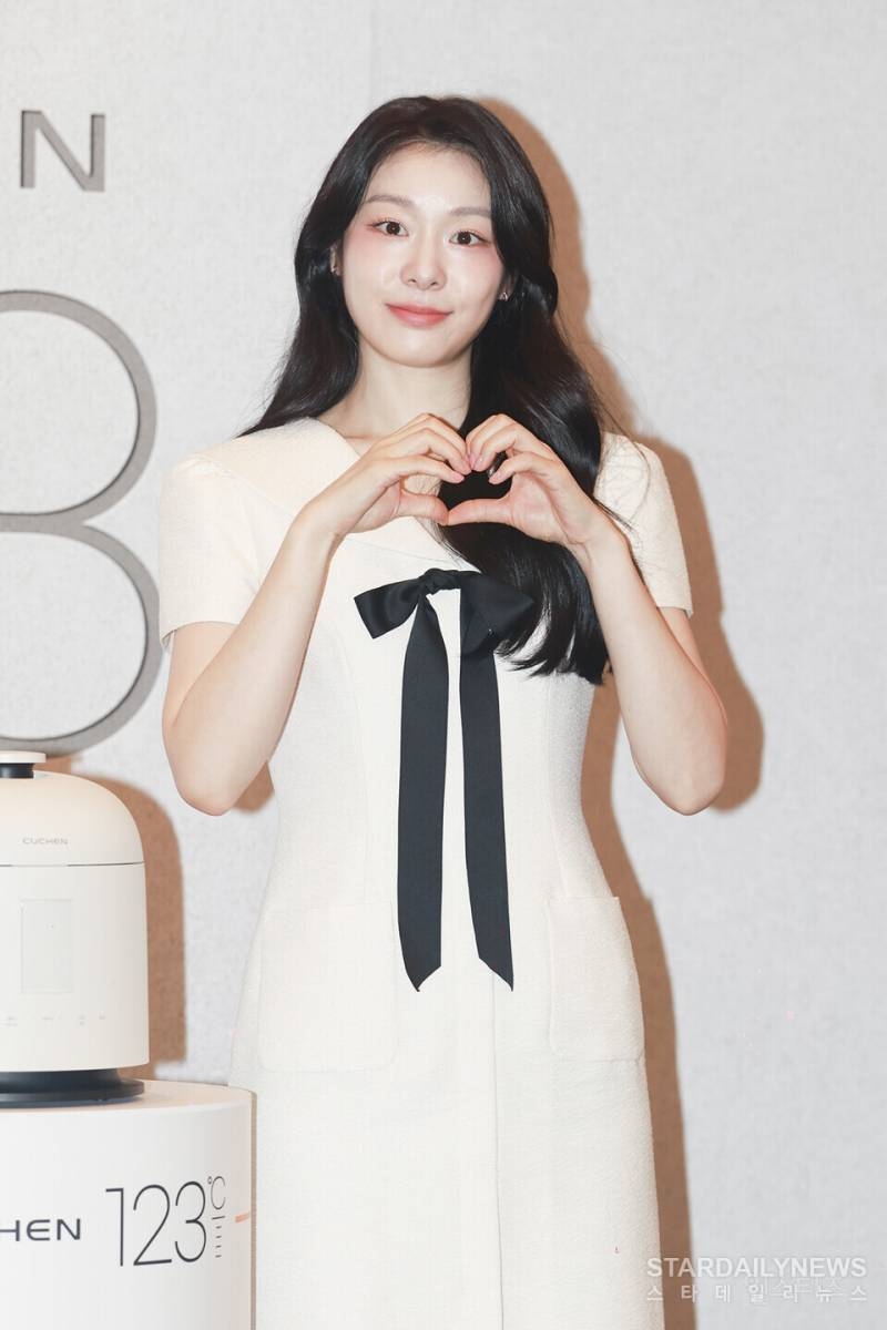 오늘자 김연아 쿠첸 123 밥솥 출시 기념 행사 기사사진.jpg | 인스티즈