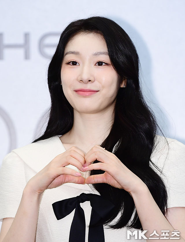 오늘자 김연아 쿠첸 123 밥솥 출시 기념 행사 기사사진.jpg | 인스티즈
