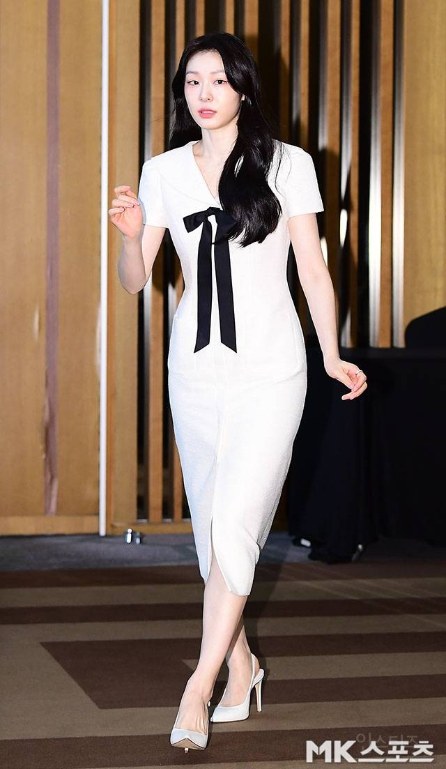 오늘자 김연아 쿠첸 123 밥솥 출시 기념 행사 기사사진.jpg | 인스티즈