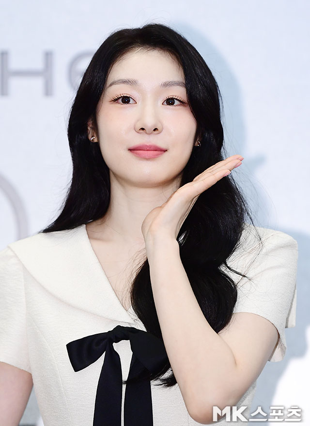 오늘자 김연아 쿠첸 123 밥솥 출시 기념 행사 기사사진.jpg | 인스티즈