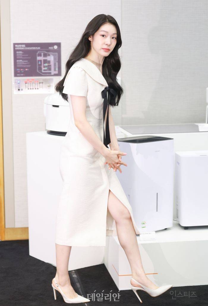 오늘자 김연아 쿠첸 123 밥솥 출시 기념 행사 기사사진.jpg | 인스티즈