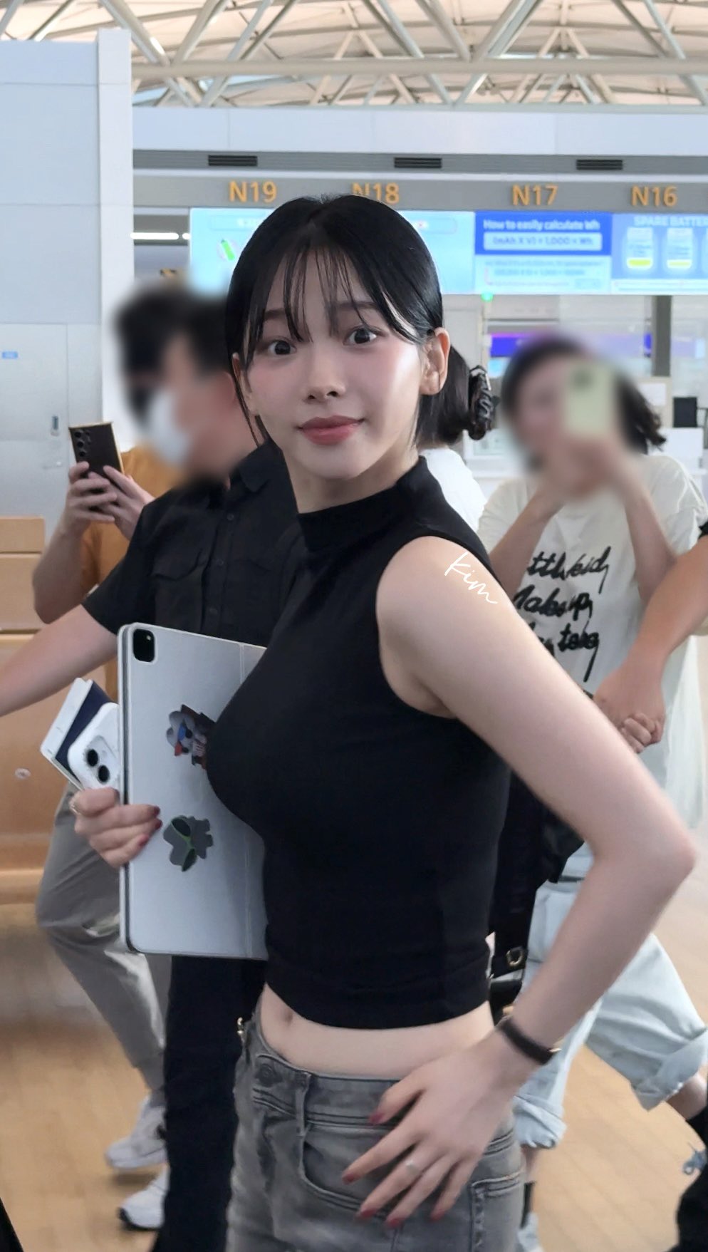 오늘자 마카오 출국 카리나 폰카짤.jpg | 인스티즈