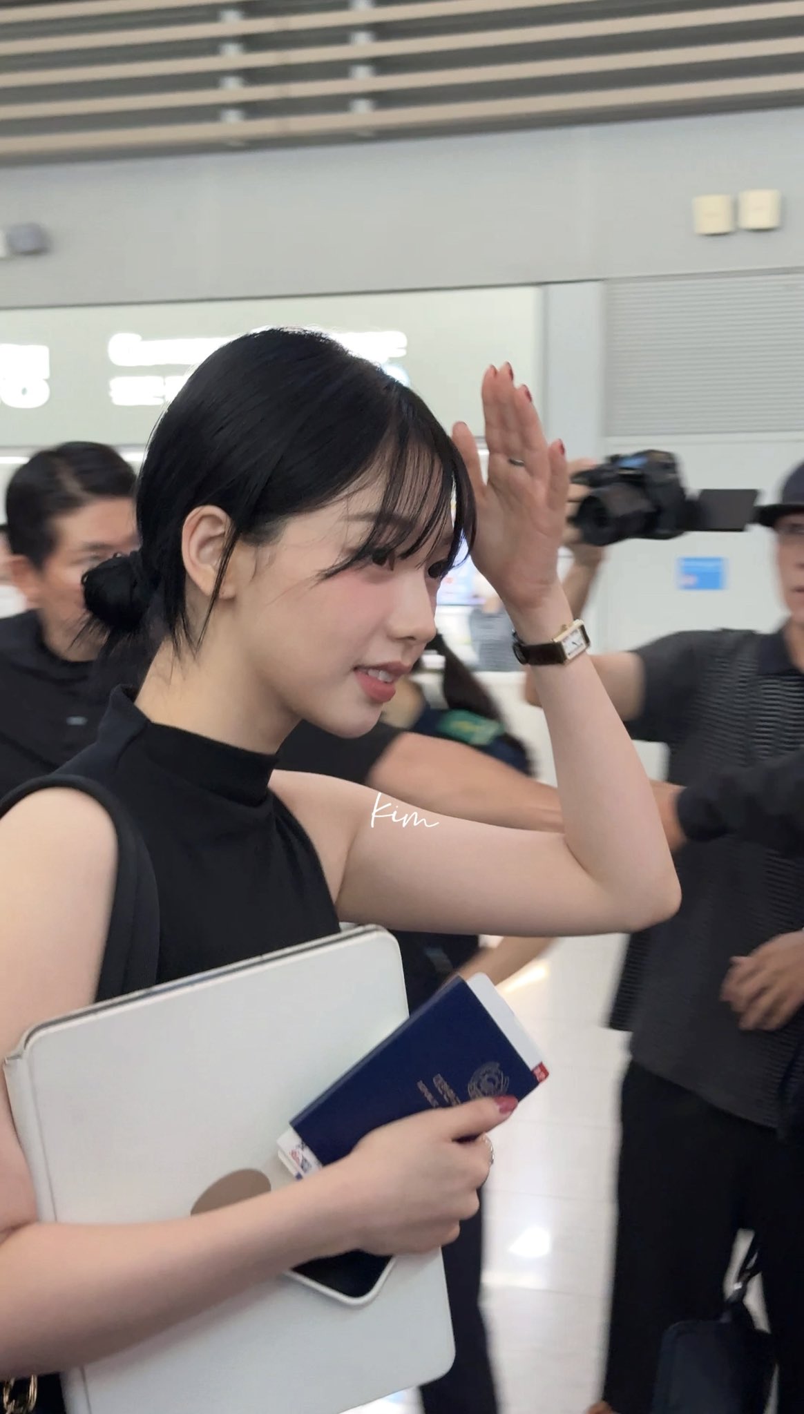 오늘자 마카오 출국 카리나 폰카짤.jpg | 인스티즈