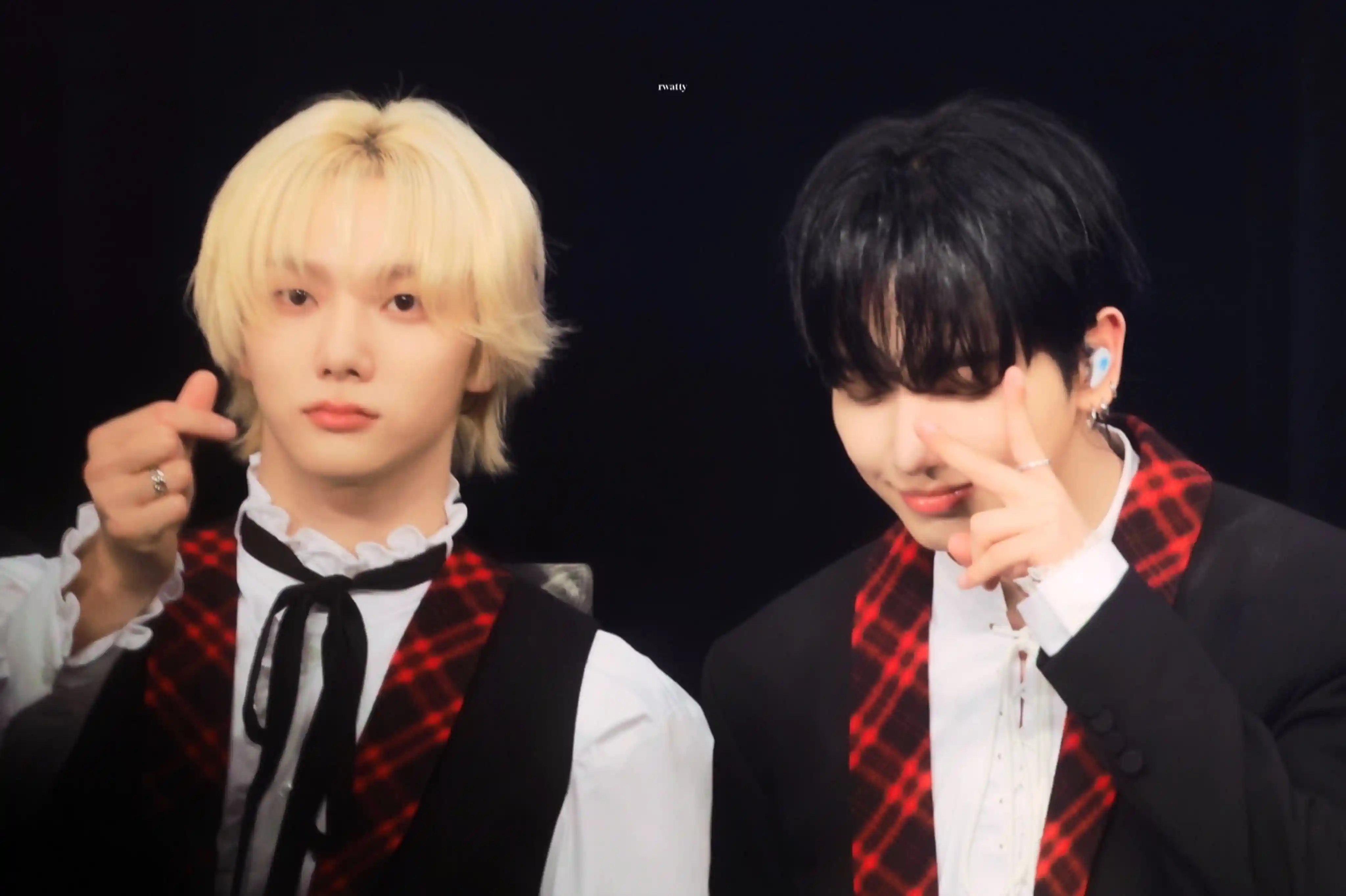 명재현 명왼 명른 프리뷰 (70) webp + 셀카 (3) webp + 링멍링 덍운덍 덍성덍 투샷 총 (7) webp 공유 | 인스티즈