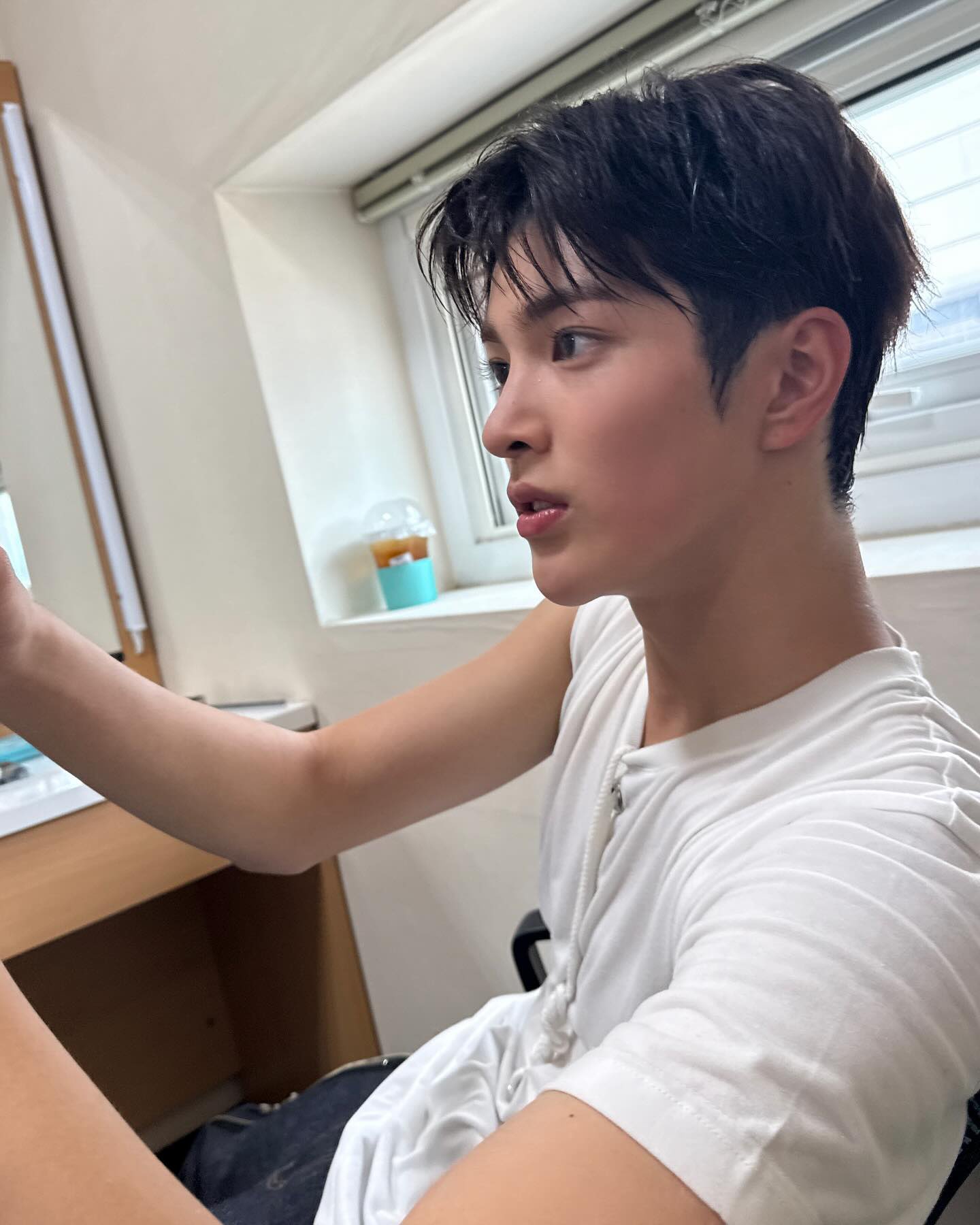 [잡담] 헐… 진짜 잘생긴 남돌 나온듯..? 개잘생김 | 인스티즈