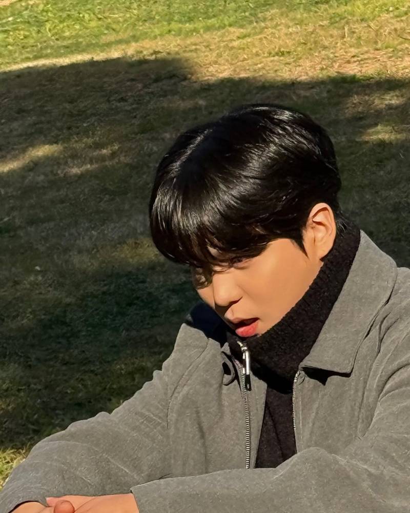 계절마다 분위기 잘 바꾸는 것 같은 남돌 피드.jpg | 인스티즈