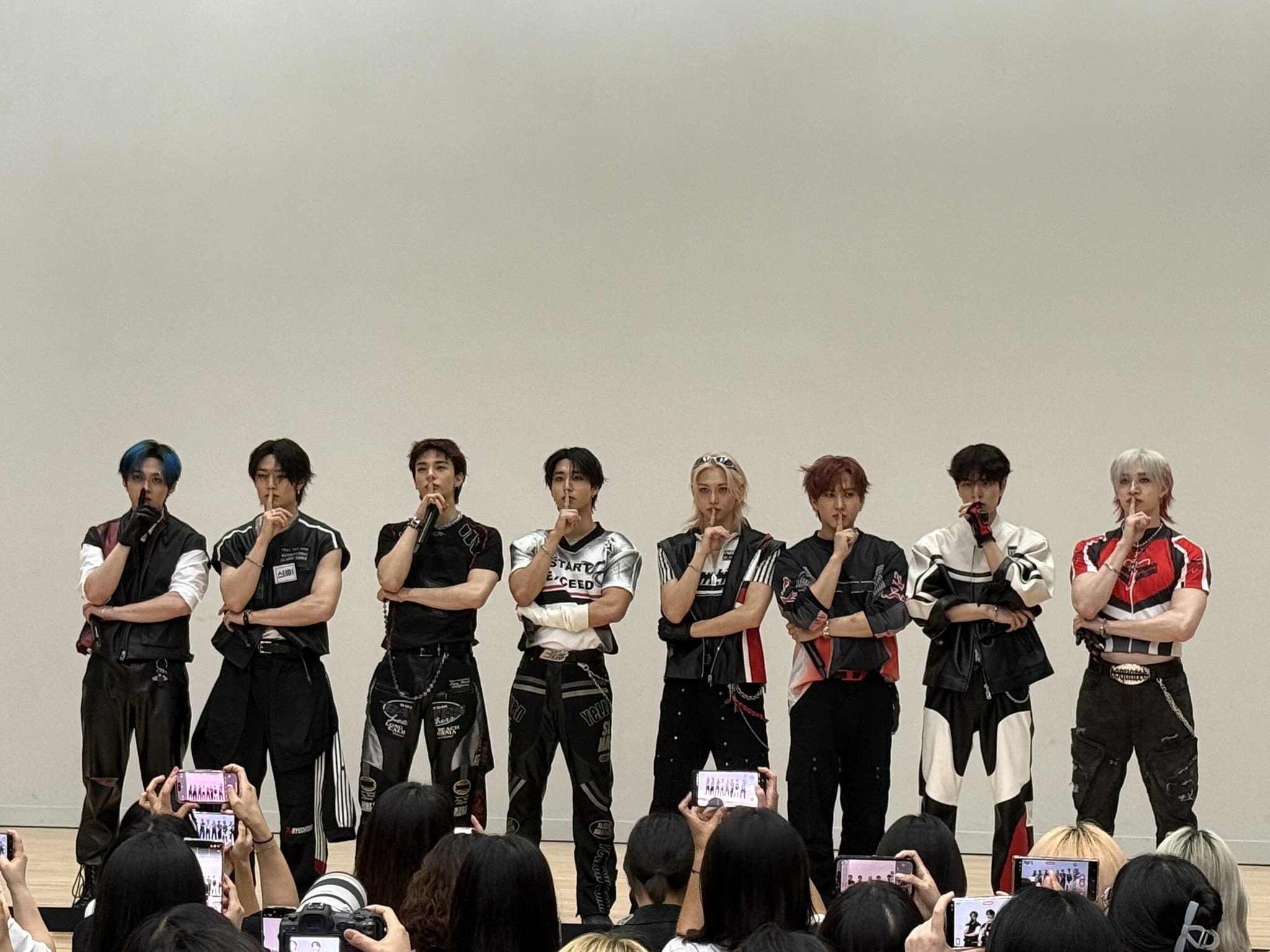 본인들 뮤비에 페이커 등장하자 리액션 폭발한 스키즈 | 인스티즈