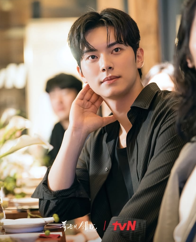 [잡담] 이거 진짜 이헌이 현대 와서 지영이 레스토랑 온 거 같아.. | 인스티즈