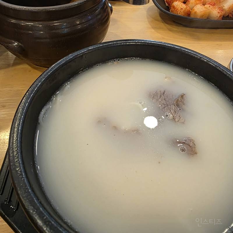 아육대에서 일본팬이 한국인들은 왜이렇게 많이 먹냐고 물어봄ㅋㅋㅋ | 인스티즈