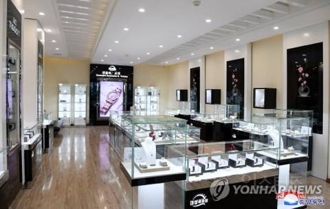 북한 상류층만 이용할 수 있는 백화점 | 인스티즈