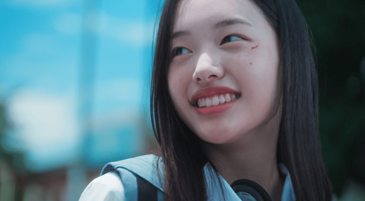 뮤비 보다가 내 맘에 너무 쏙 들어버린 여주.....gif | 인스티즈