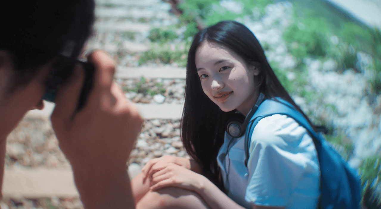 뮤비 보다가 내 맘에 너무 쏙 들어버린 여주.....gif | 인스티즈