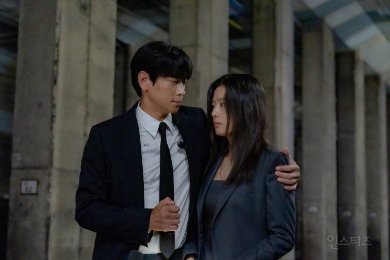 현재까지 공개된 <북극성> 전지현X강동원 얼합jpgif | 인스티즈