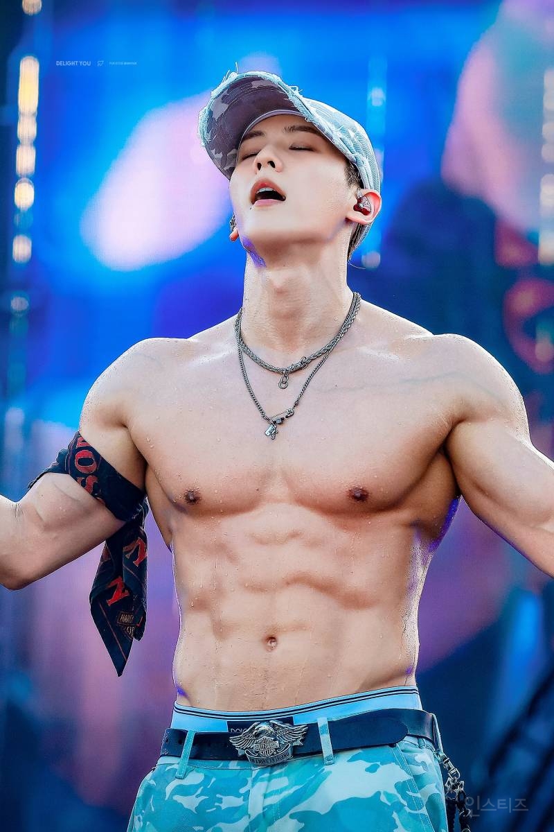 워터밤 공무원이라 불리는 남돌의 피지컬 상태 .jpg | 인스티즈