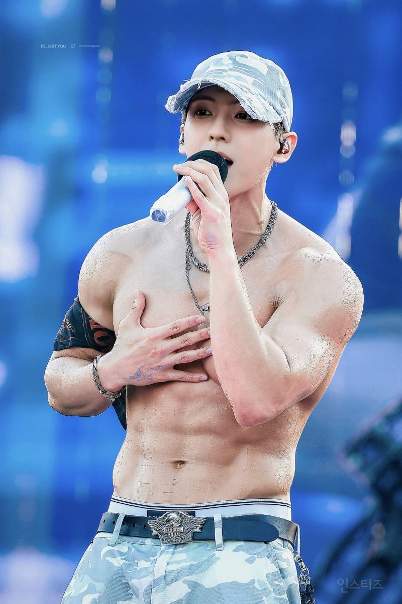 워터밤 공무원이라 불리는 남돌의 피지컬 상태 .jpg | 인스티즈
