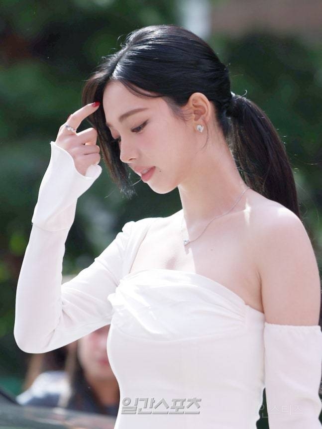 오늘자 카리나 옆선 기사사진 | 인스티즈