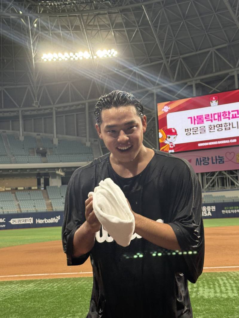 [잡담] 갑자기 문동주뽕 와서 사진 투척하고 가야겠어 | 인스티즈