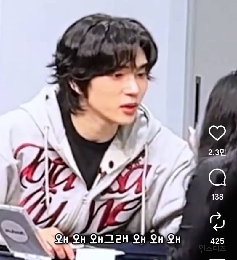 팬 우는데 달래주면서 자존감 올려주는 남돌.jpg | 인스티즈