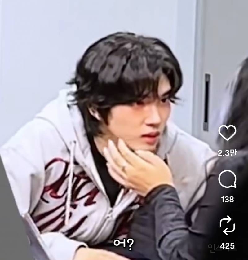 팬 우는데 달래주면서 자존감 올려주는 남돌.jpg | 인스티즈