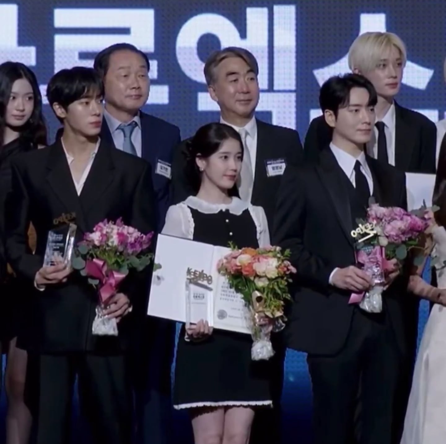 [잡담] 아이유 이준혁 추영우 쓰리샷 | 인스티즈