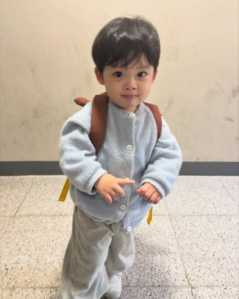 [잡담] 이진이 완전 애기때는 아버지 닮았다 | 인스티즈