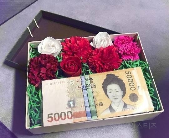 한때 유행했던 부모님에게 오천만원 선물.jpg | 인스티즈