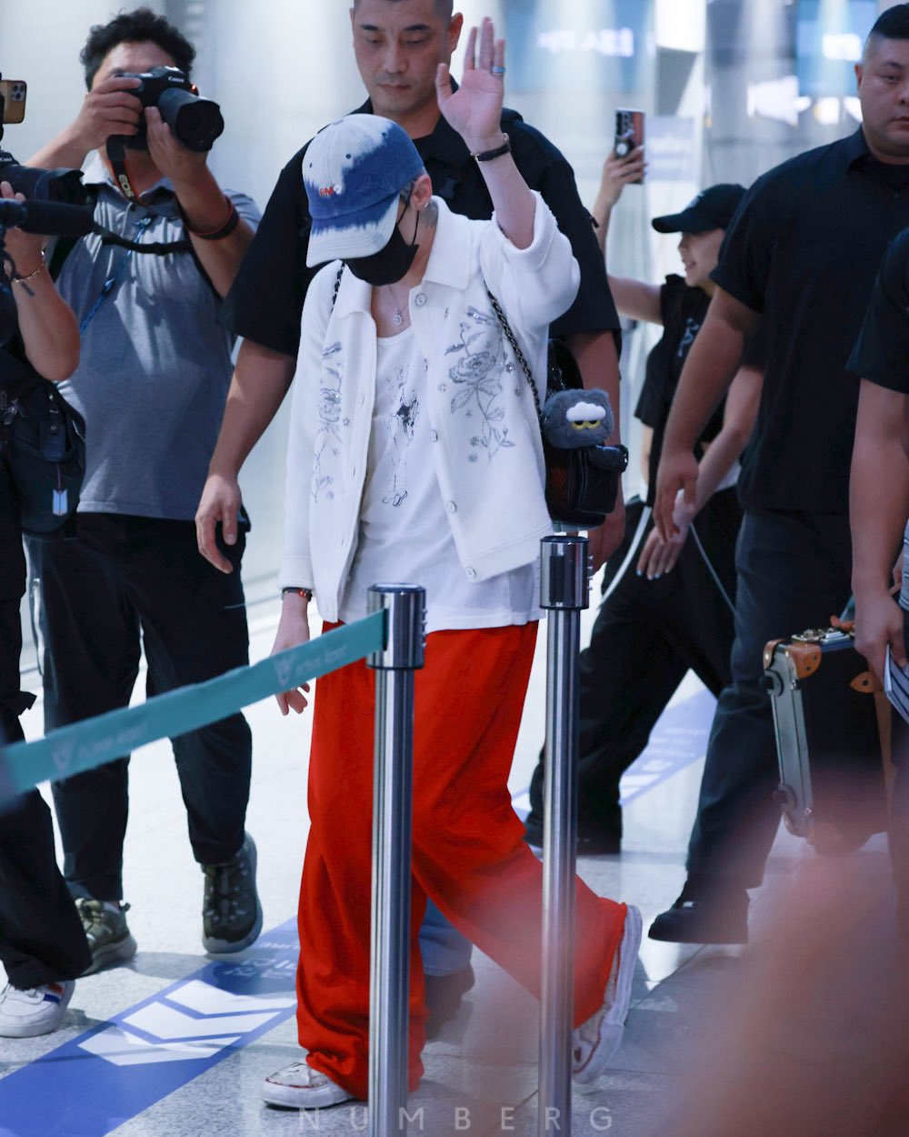 의외로 귀여운 지드래곤 출국 패션.JPG | 인스티즈